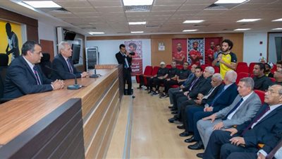 وزير الإنتاج الحربى يلتقي الفريق الأول لكرة القدم باستاد السلام