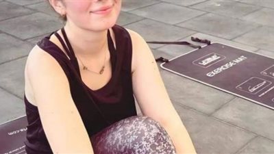 ليلى زاهر تستعرض أنوثتها بالجلد الأسود| صور