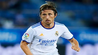 مودريتش يلحق بـ كلاسيكو الأرض أمام برشلونة