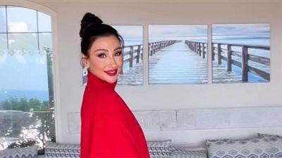 جيسي عبدو تشعل إنستجرام بالأحمر الصاخب| صور