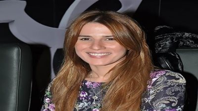 إيناس كامل زوجة فتحي عبدالوهاب في 