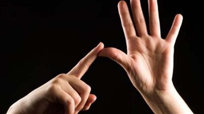 أهداف تدريس لغة الإشارة الخاصة بالصم وضعاف السمع كمادة أساسية