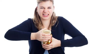 ضعف قبضة اليد تشير للموت المبكر بمرض خطير.. أطباء يحذرون