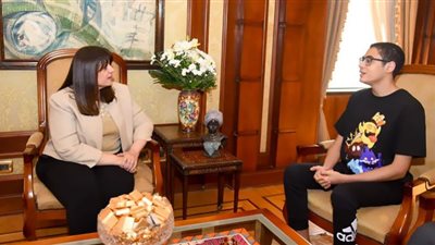 مصري يفوز ببطولة عالمية عبر الإنترنت جائزتها 250 أف دولار (فيديو)