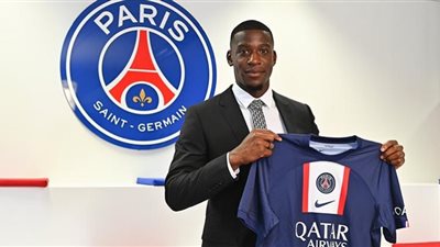 باريس سان جيرمان يتعاقد مع مدافع لابيزج