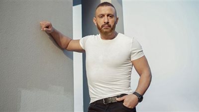 أحمد السقا يرد على منتقدي مسرحية 