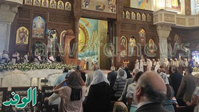 الأقباط يكرمون القديسين الراحلين على خدمتهم الكنيسة.. شاهد