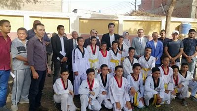 سفير كوريا الجنوبية يزور مركز شباب الأحايوة شرق بأخميم