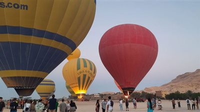 بعد واقعة الهبوط الاضطراري.. استئناف العمل لشركتي البالون الطائر بالأقصر