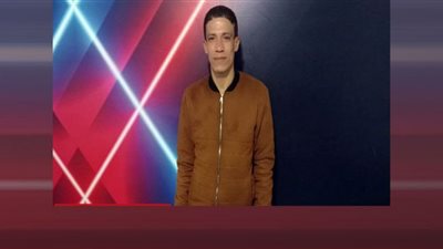 عامل النظافة يلهث وراء تصدر التريند (شاهد)