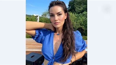 فهرية أفجان تستعرض أنوثتها وسط البحر في أحدث ظهور (صور)