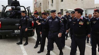 القبض على 70 ديلر مخدرات بمحيط الأندية والأكشاك