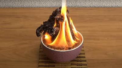 تجربة كيميائية تتحول إلى كارثة وتعرض أم إلى الخطر