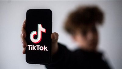 تيك توك يصيب طفلًا في العمود الفقري