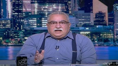 إبراهيم عيسى يطالب الدولة بالابتعاد عن توفير وظائف للشباب.. فيديو