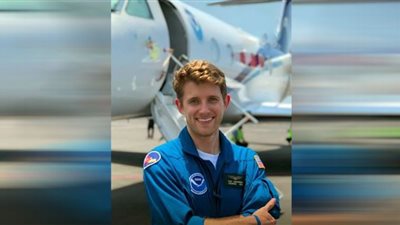 طيار يروي ما رآه داخل عين إعصار إيان المدمر.. فيديو