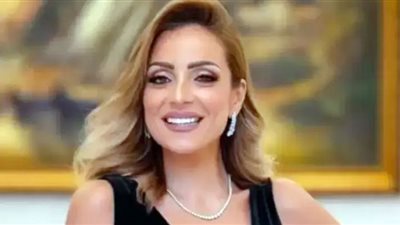 ريم البارودي تخطف الأنظار بإطلالة جذابة على البحر(صور)