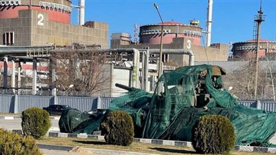 روسيا تضع راجمات صواريخ متعددة في محطة زاباروجيا