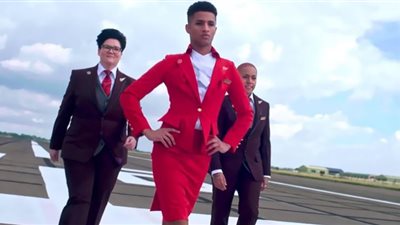 شركة طيران تسمح للموظفين الذكور بارتداء «التنورة»