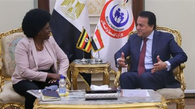 بحث التعاون في دعم تطوير التصنيع الطبي والدوائي بين مصر وأوغندا