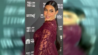 ياسمين صبري تجذب انتباه شرطة الموضة بإطلالتها الأخيرة