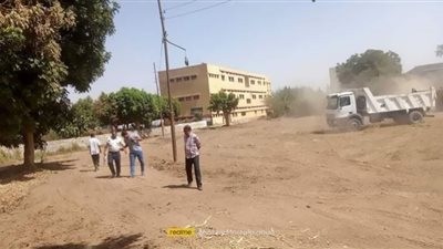 إستقبالاً للعام الدراسى الجديد .. محلي دشنا يشارك بأعمال النظافة بمحيط المدارس