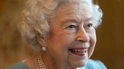 شاهد.. شهادة وفاة الملكة إليزابيث الثانية تكشف توقيت وفاتها الحقيقي