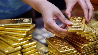 أسعار العملات والسبائك الذهب في تعاملات اليوم