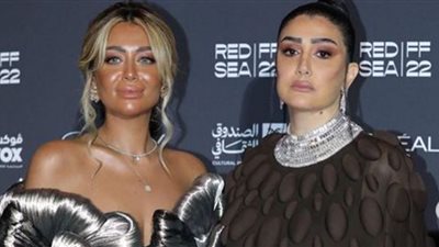 غادة عبدالرازق وابنتها يلفتان أنظار الحضور بمهرجان البحر الأحمر السينمائي (شاهد)