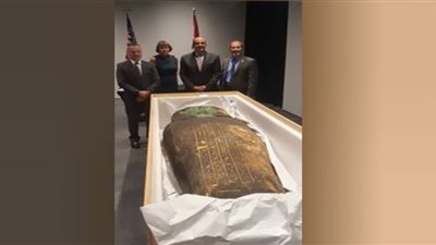 القنصلية المصرية في هيوستن تسترد تابوتا فرعونيا