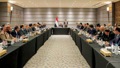الرئاسي اليمني يناقش ملف الإصلاحات المؤسسية وتحسين الخدمات