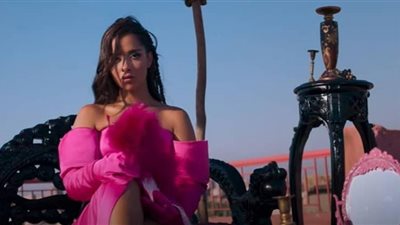 بلقيس فتحي تغازل المصريين لثالث مرة بـ