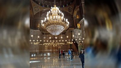 الانتهاء من أعمال ترميم النجفة الرئيسية لجامع محمد علي بالقلعة