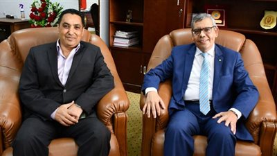 بحث سبل التعاون المشترك بين جامعة القناة ومؤسسة واحة الرضا والحمد