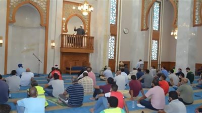 حكم الخطيب الذي أدى خطبة الجمعة وصلى بالناس وهو مسافر