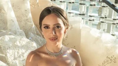 جميلة عوض تثير التساؤلات حول ارتباطها| ما حكاية فستان الزفاف ؟