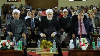 وكيل الأزهر يشارك الطلاب الوافدين الاحتفال بذكرى المولد النبوي