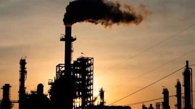 أسعار النفط تواصل الانخفاض| وبرنت يسجل 76.67 دولار للبرميل