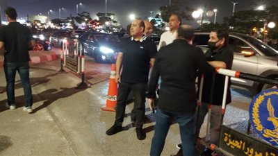مهيب عبدالهادي يقدم العزاء في والد شريف عامر 