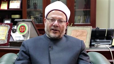 المفتي يكشف حكم تفتيش الهاتف بين الزوجين (فيديو)