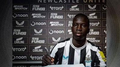 نيوكاسل يونايتد يتعاقد مع لاعب من أصول مصرية