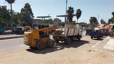 محليات الإسماعيلية تواصل نشاطها اليومي في قطاع النظافة العامة