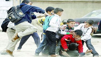 ضرب.. سحل.. وإصابات بأسلحة بيضاء