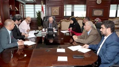 محافظ بني سويف يبحث حلول لمطالبهم ومشاكل المواطنين