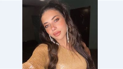 ملك بدوي تعتمد الأحمر الصارخ والبطن المكشوف في أحدث ظهور (صور)