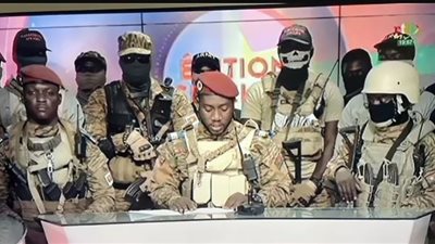 جيش بوركينا فاسو يُطيح بالرئيس ويغلق الحدود.. إطلاق النار لا يتوقف