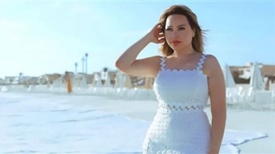 أسما إبراهيم تستمتع بعطلتها في الساحل الشمالي