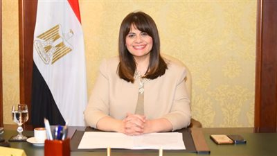 سها جندي تدعو المصريين في الخارج متابعة صفحة الوزارة والإطلاع على الكتيبات الخاصة بالتجنيد