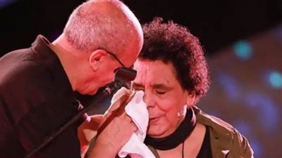 بكاء محمد منير استفتاء على حب الجمهور.. ناقد فنى يوضح