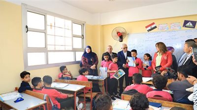 وزير التعليم يتفقد سير الدراسة في مدارس دمياط.. صور